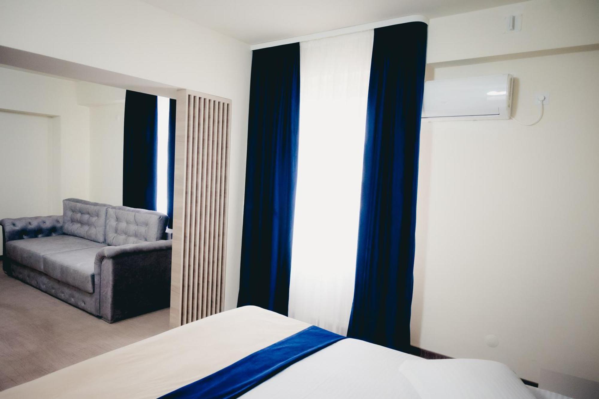 Hotel Valahia Търговище Екстериор снимка