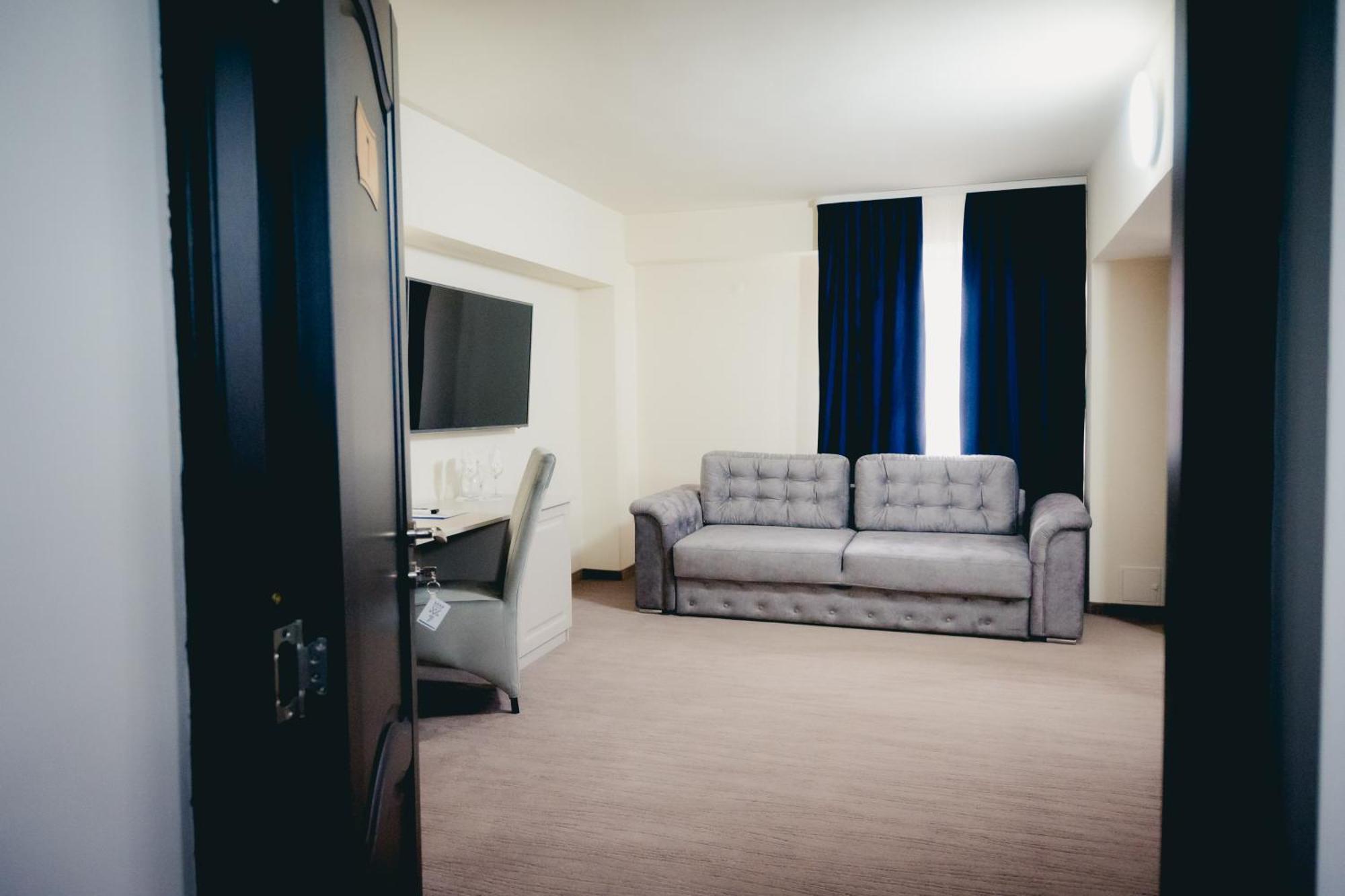 Hotel Valahia Търговище Екстериор снимка
