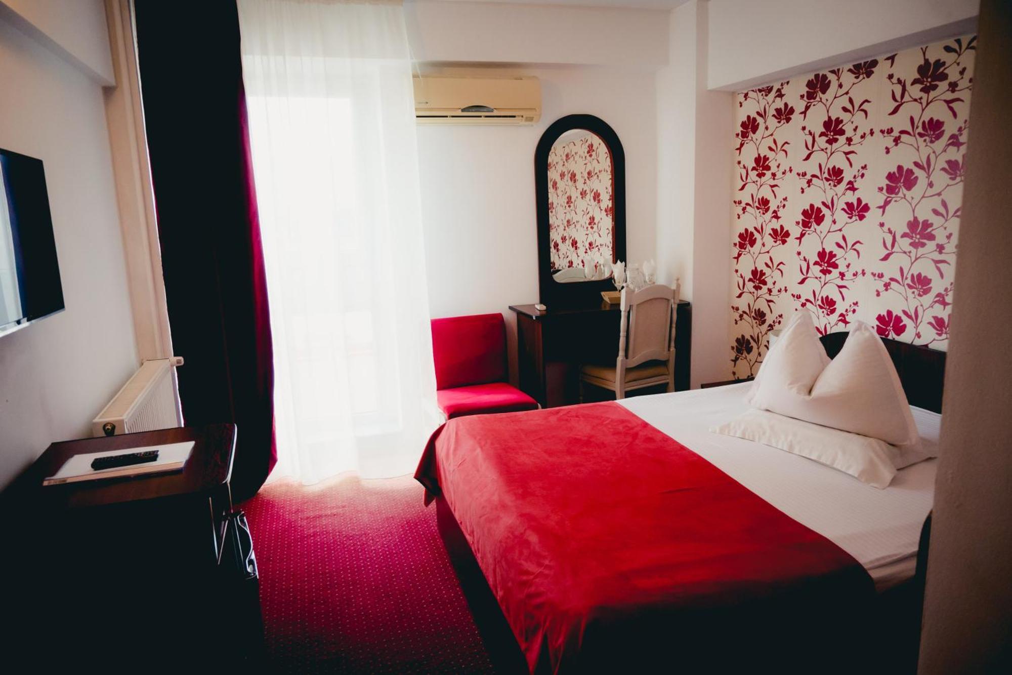 Hotel Valahia Търговище Екстериор снимка