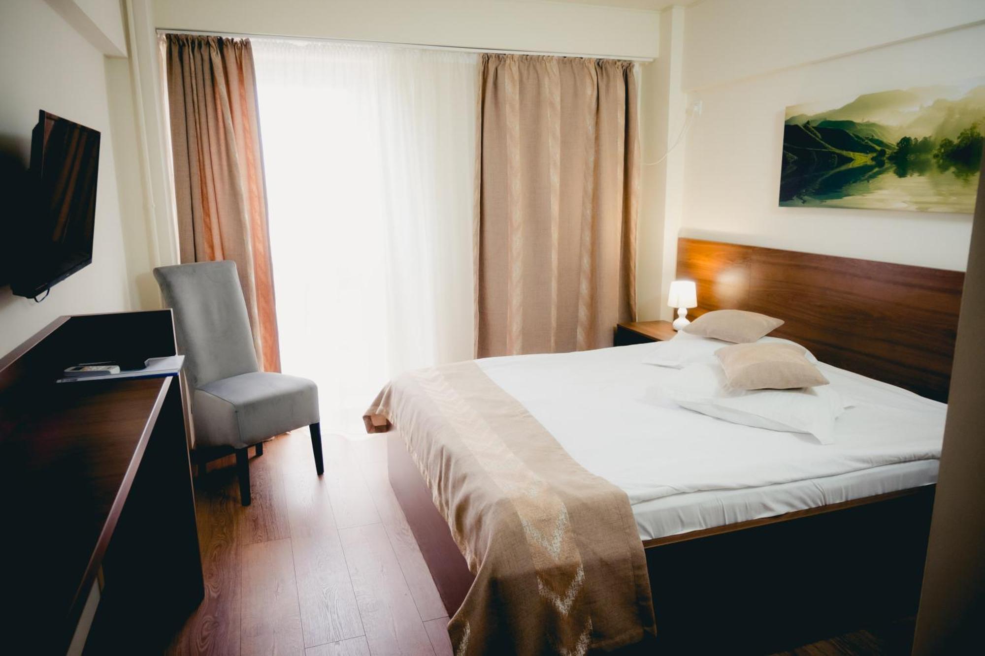 Hotel Valahia Търговище Екстериор снимка