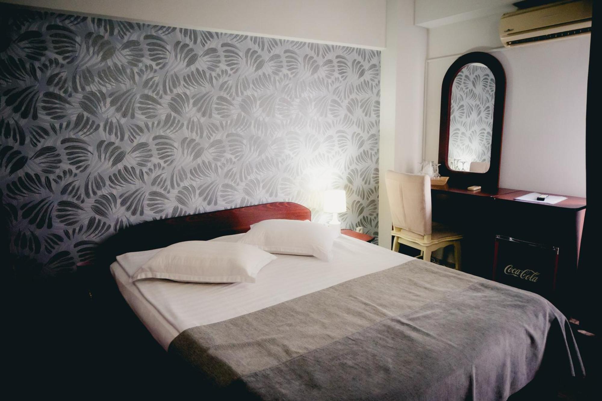 Hotel Valahia Търговище Екстериор снимка