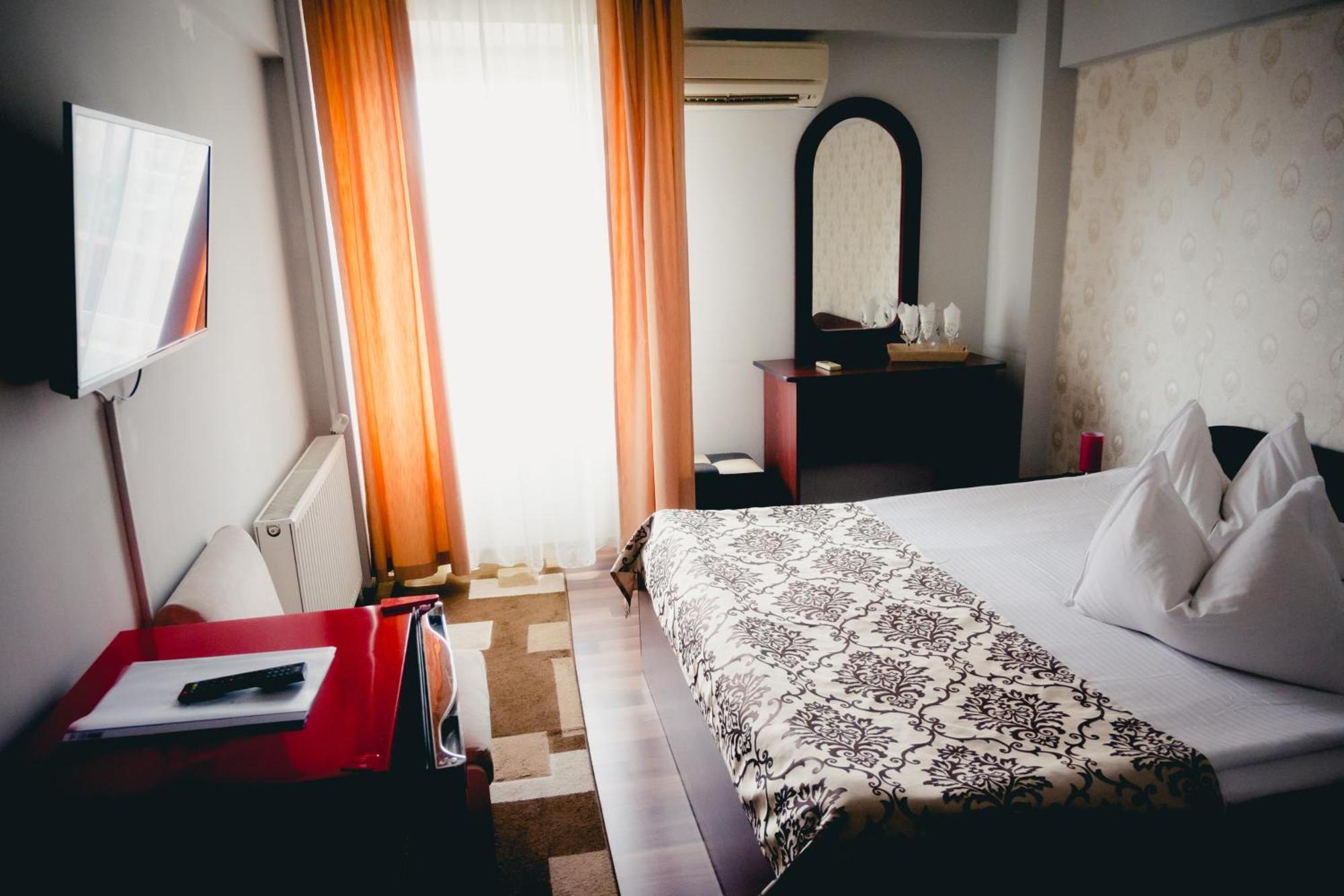 Hotel Valahia Търговище Екстериор снимка