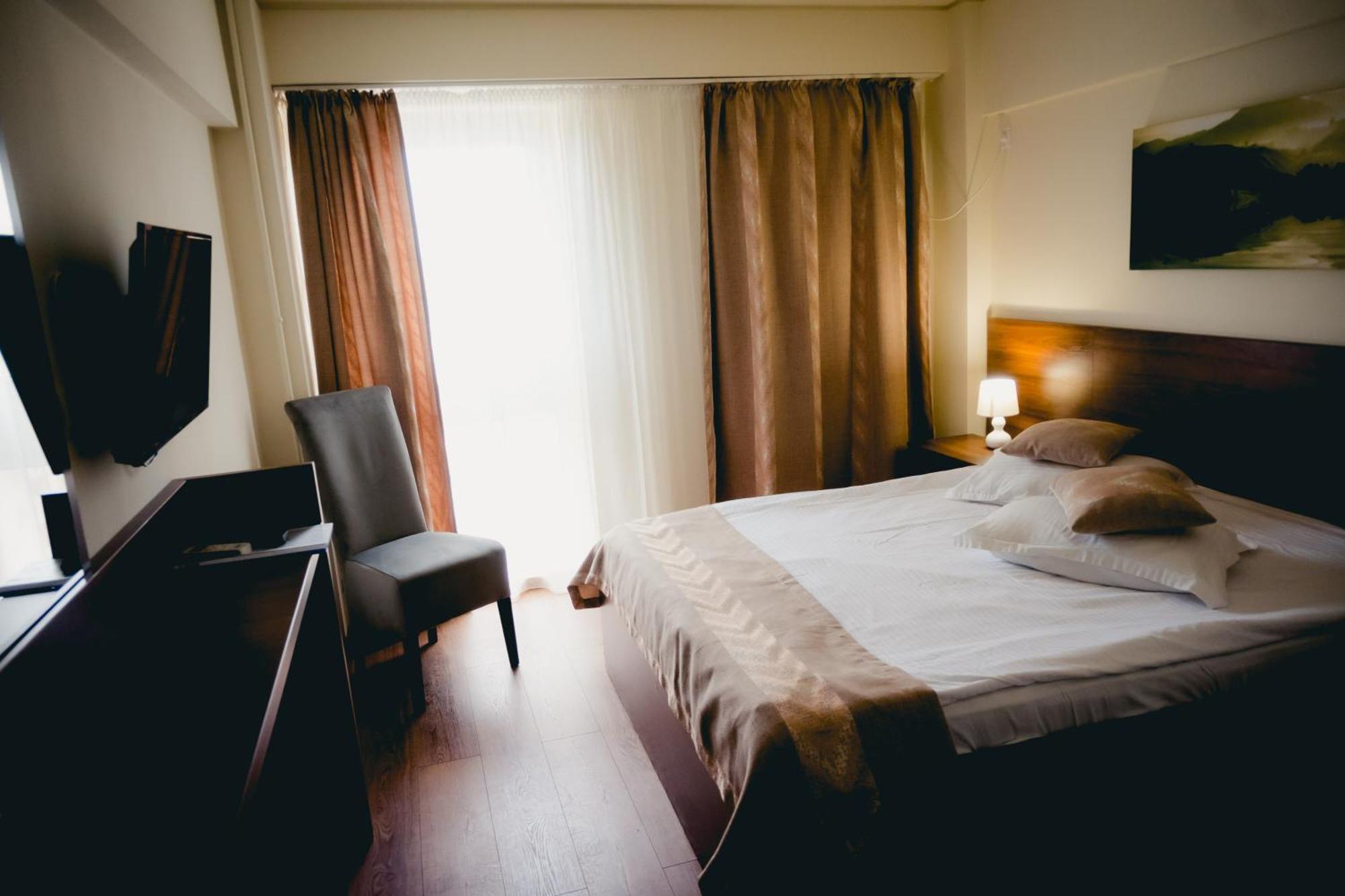 Hotel Valahia Търговище Екстериор снимка