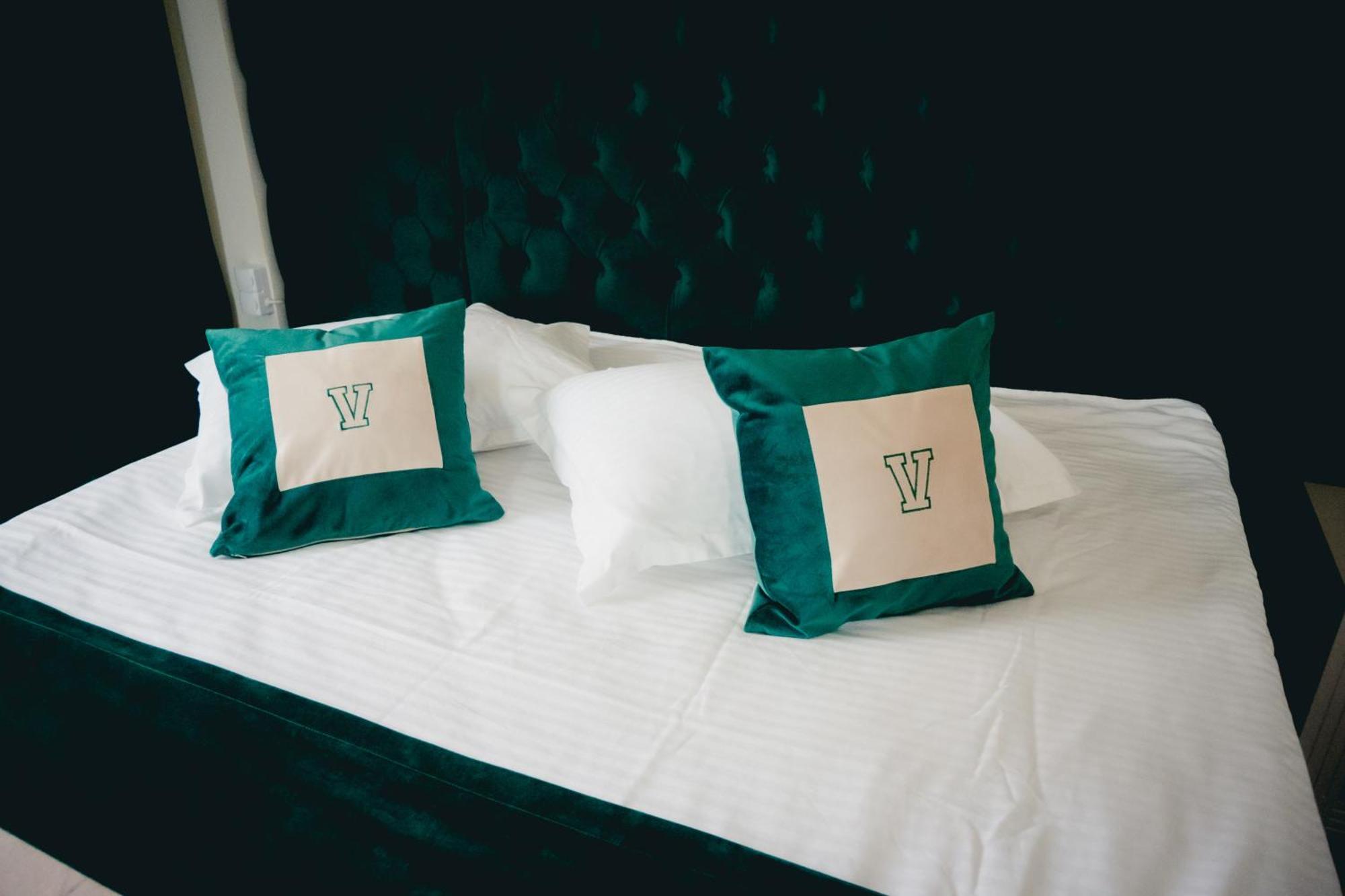 Hotel Valahia Търговище Екстериор снимка