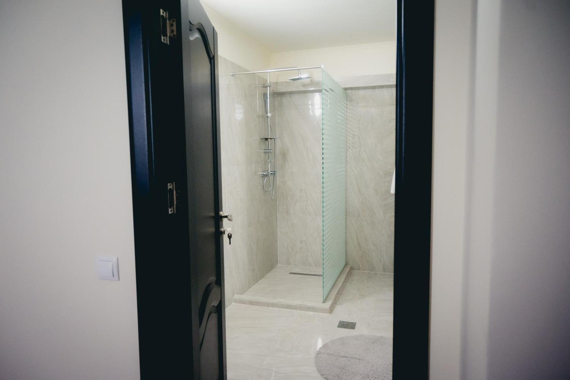 Hotel Valahia Търговище Екстериор снимка