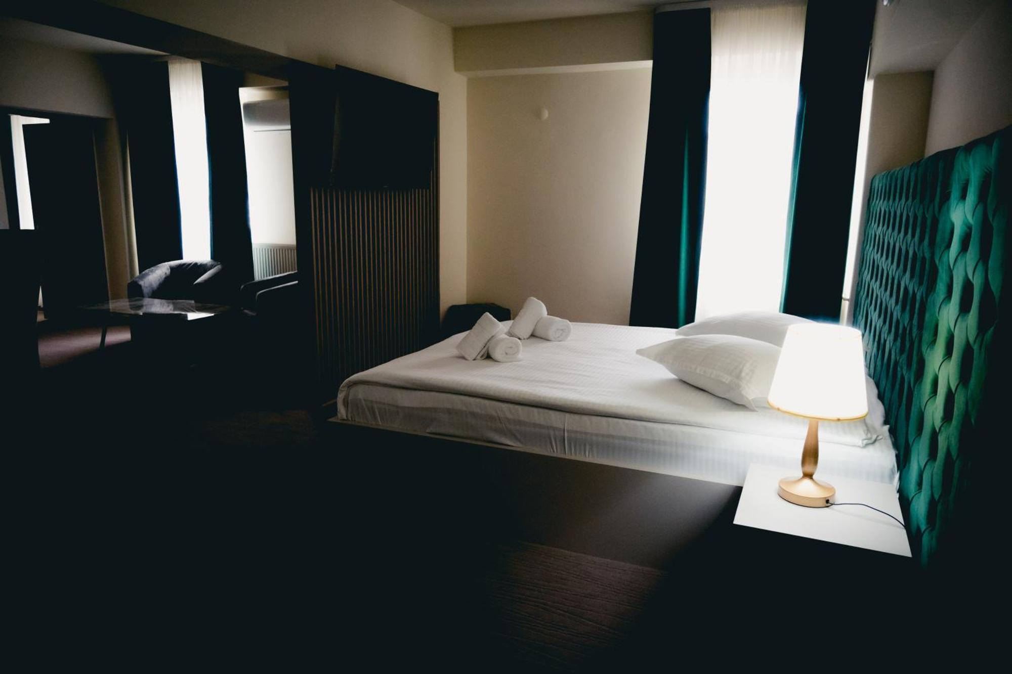 Hotel Valahia Търговище Екстериор снимка