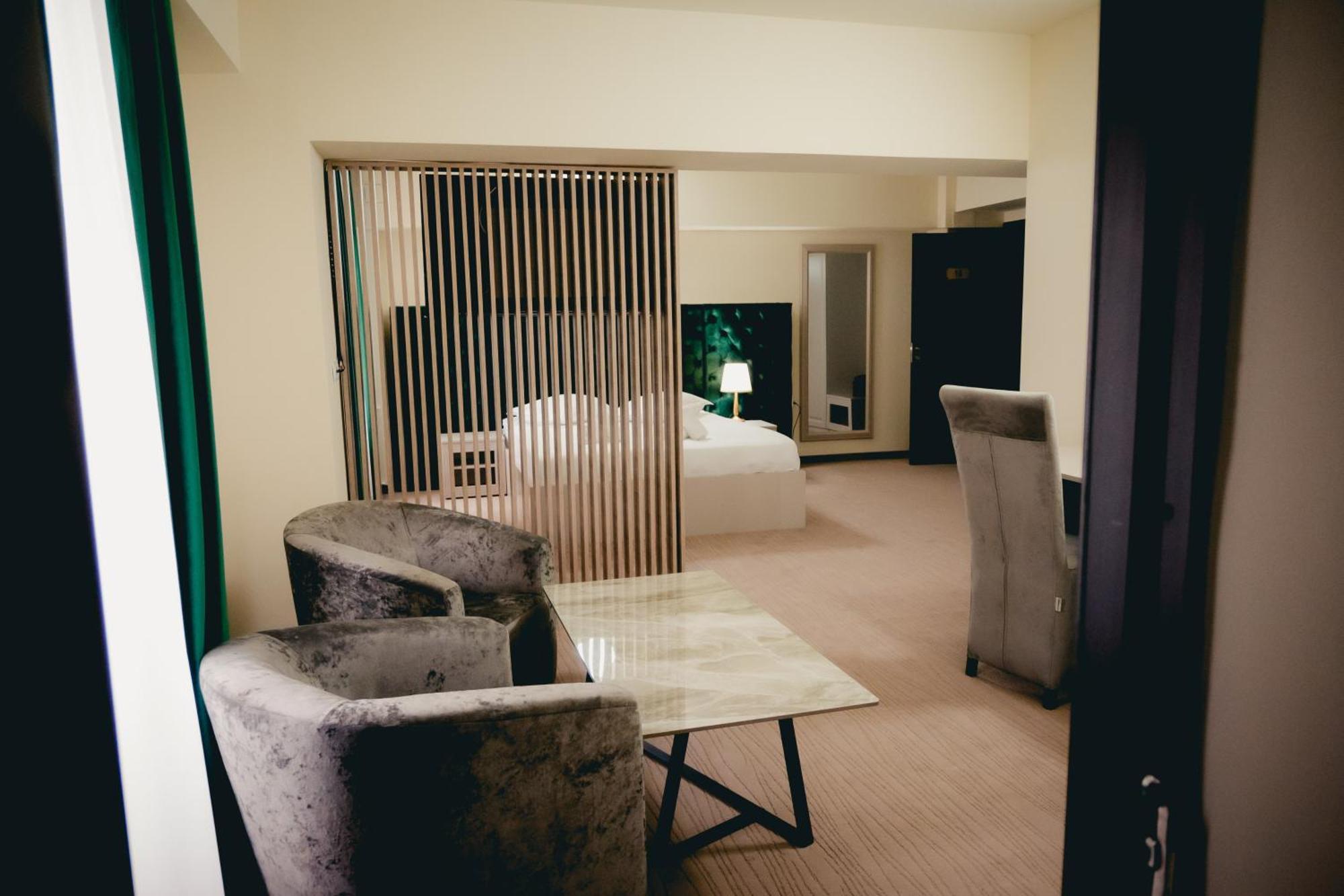Hotel Valahia Търговище Екстериор снимка