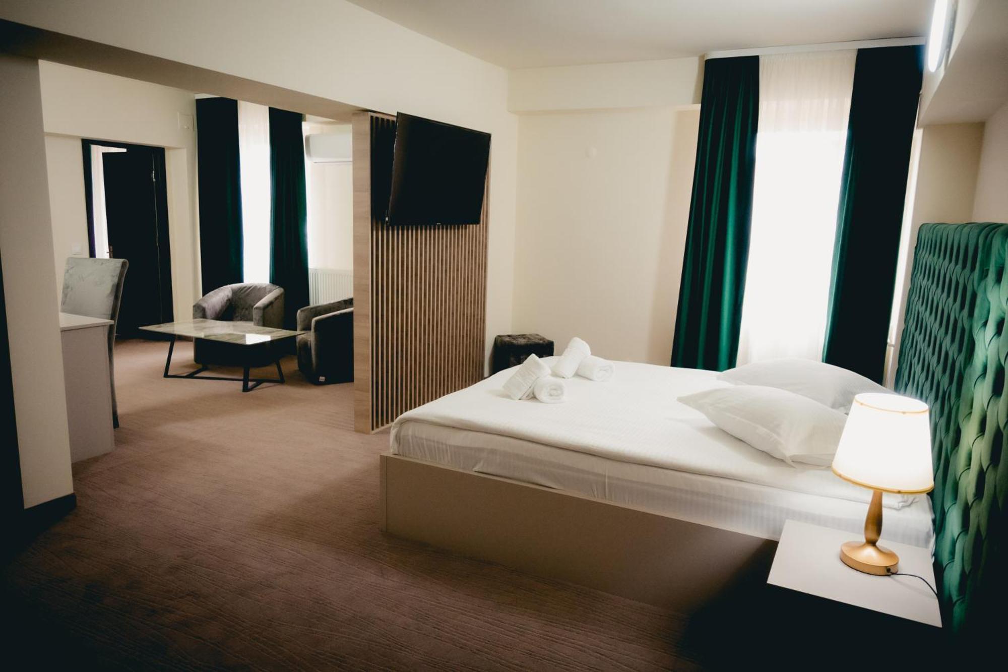 Hotel Valahia Търговище Екстериор снимка