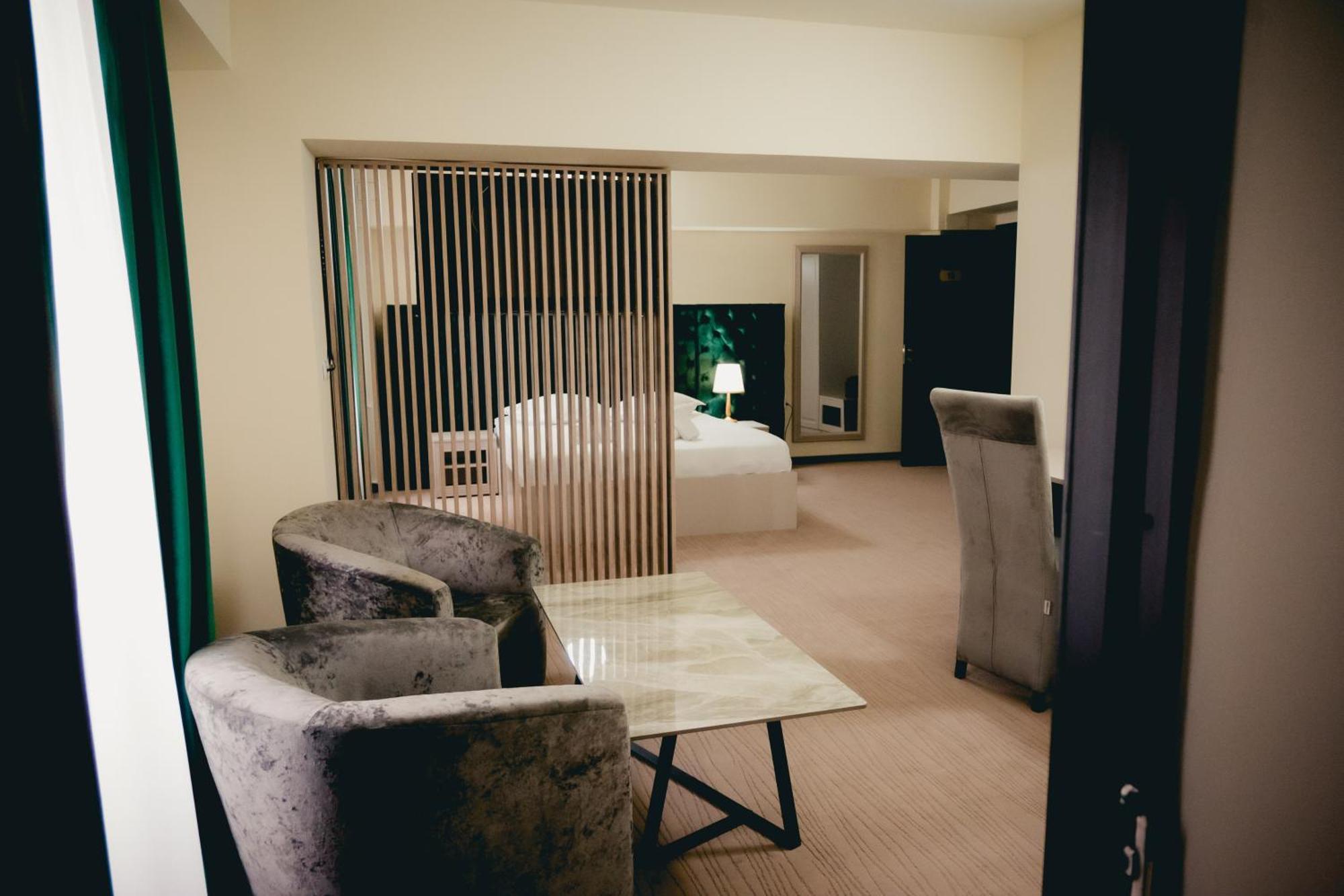 Hotel Valahia Търговище Екстериор снимка