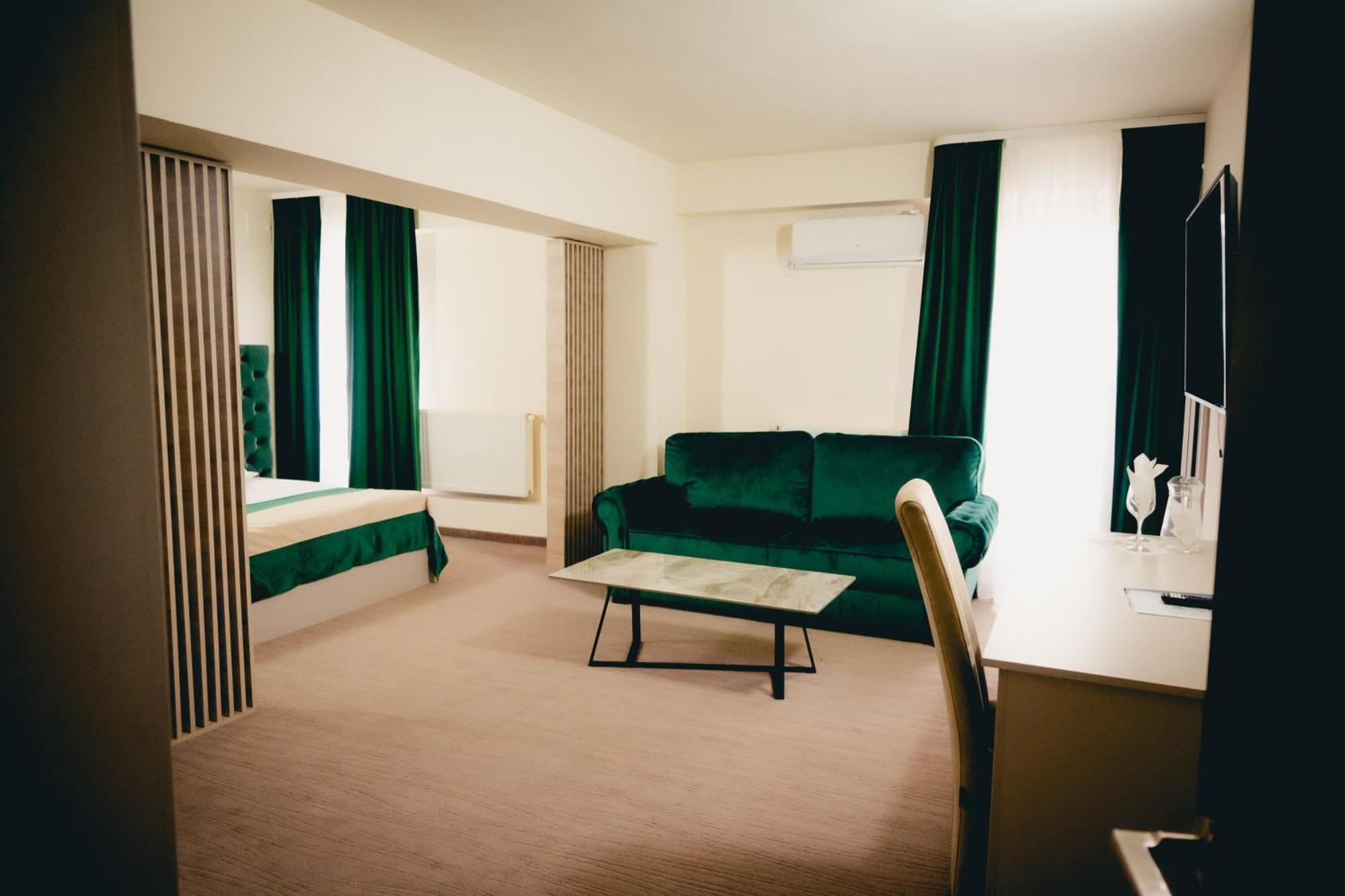 Hotel Valahia Търговище Екстериор снимка