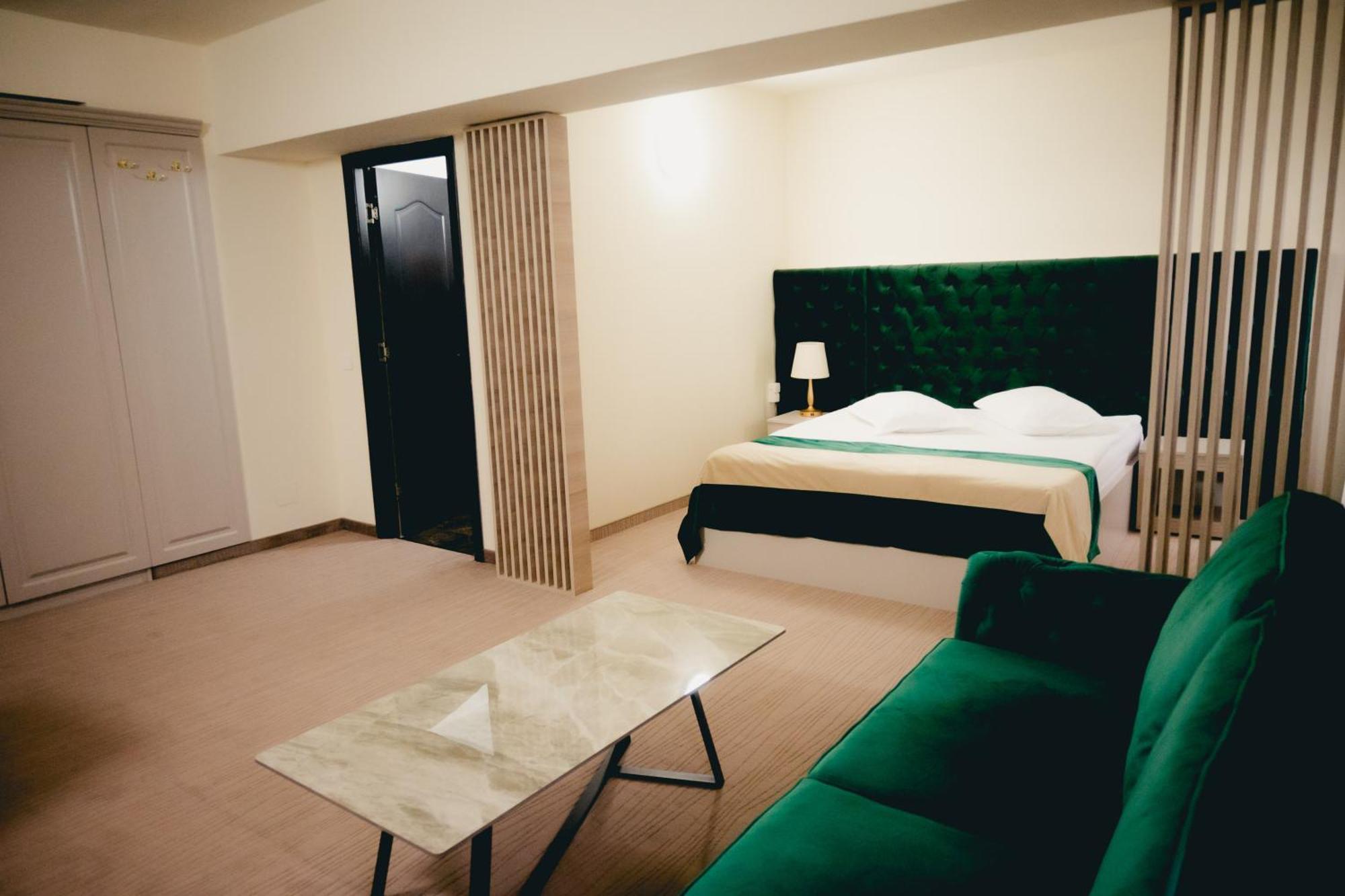 Hotel Valahia Търговище Екстериор снимка
