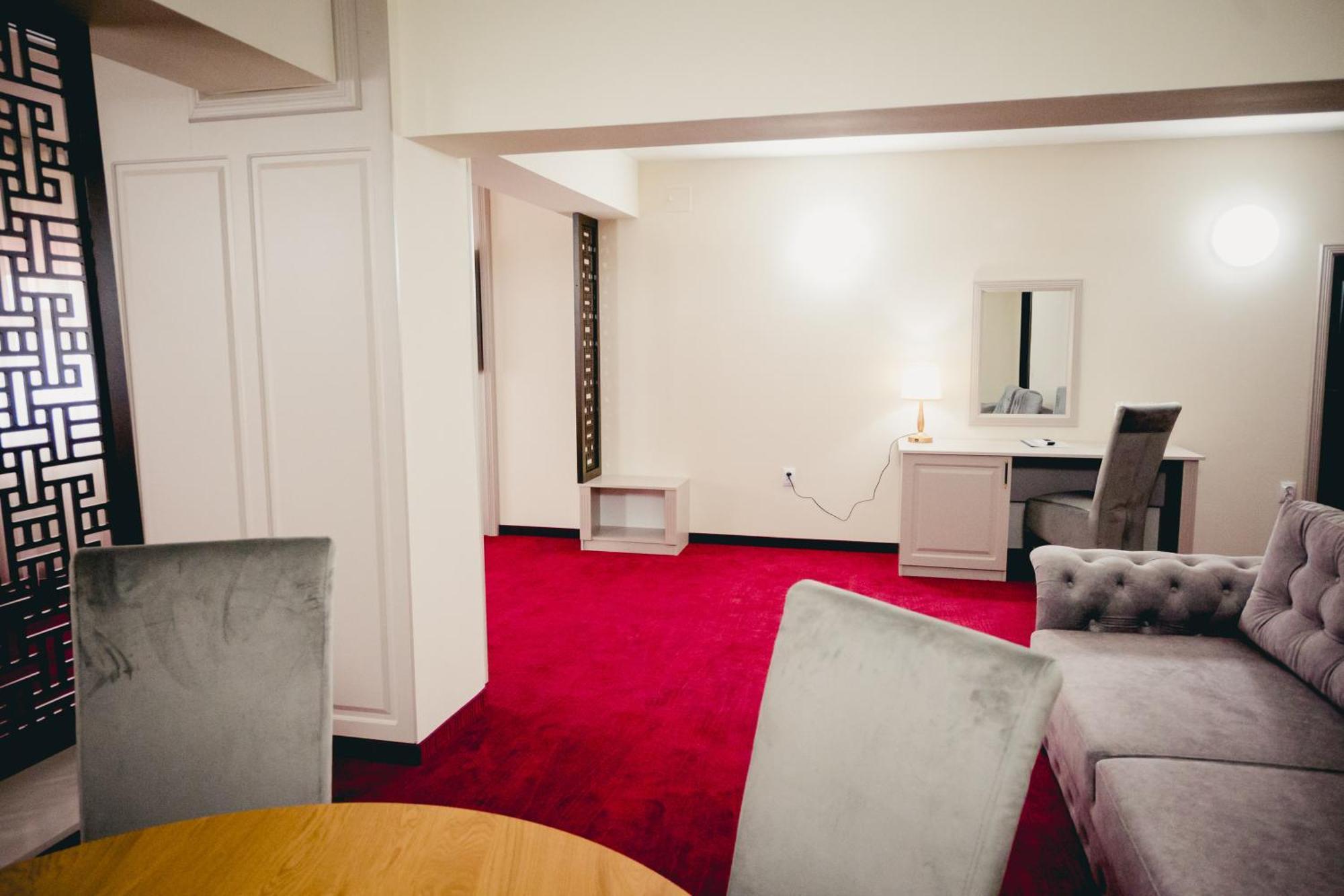 Hotel Valahia Търговище Екстериор снимка
