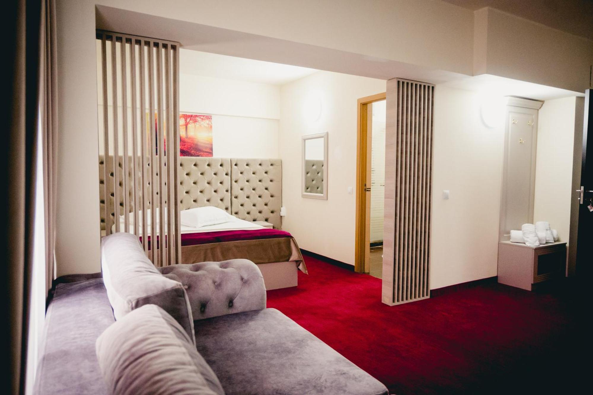 Hotel Valahia Търговище Екстериор снимка