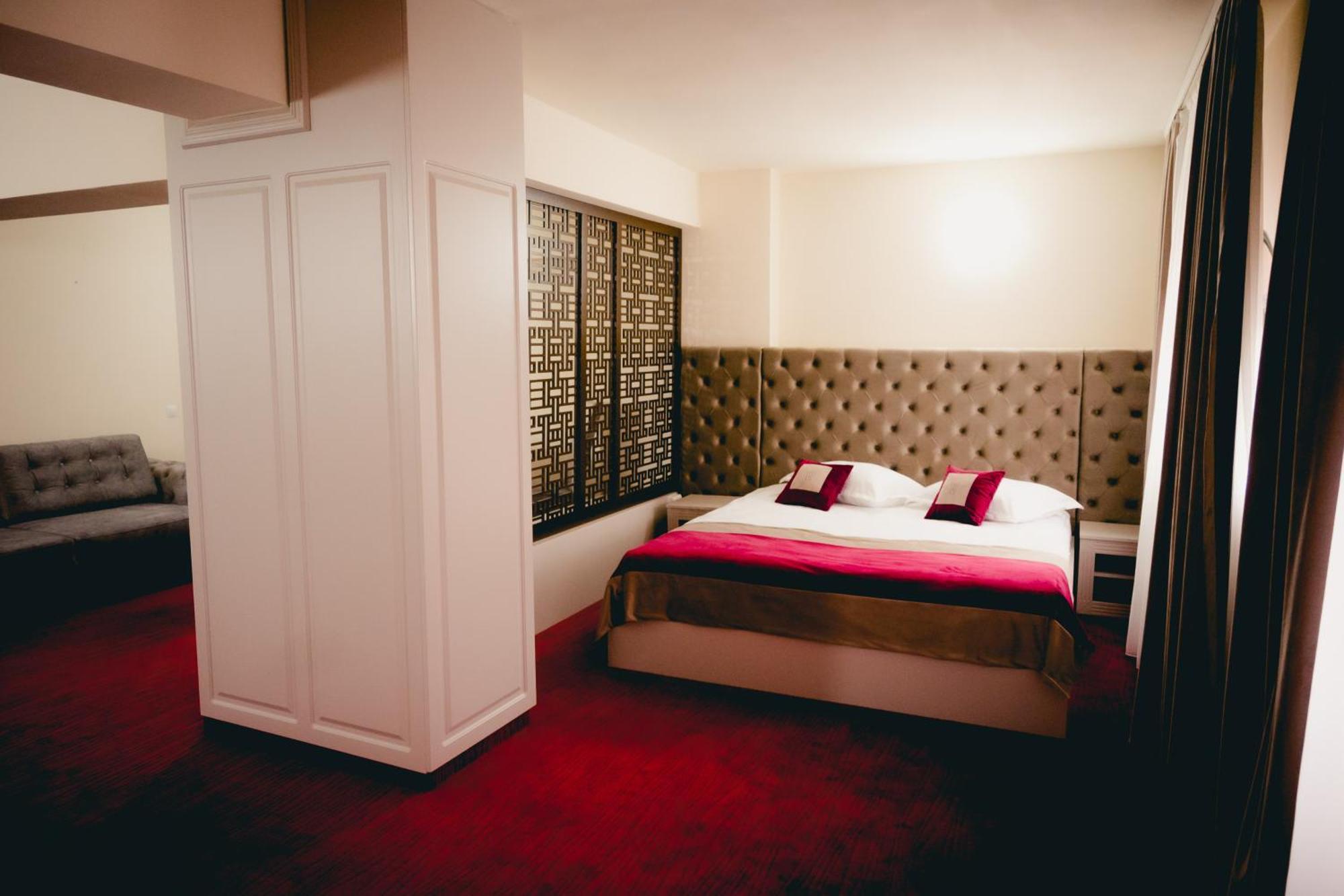 Hotel Valahia Търговище Екстериор снимка