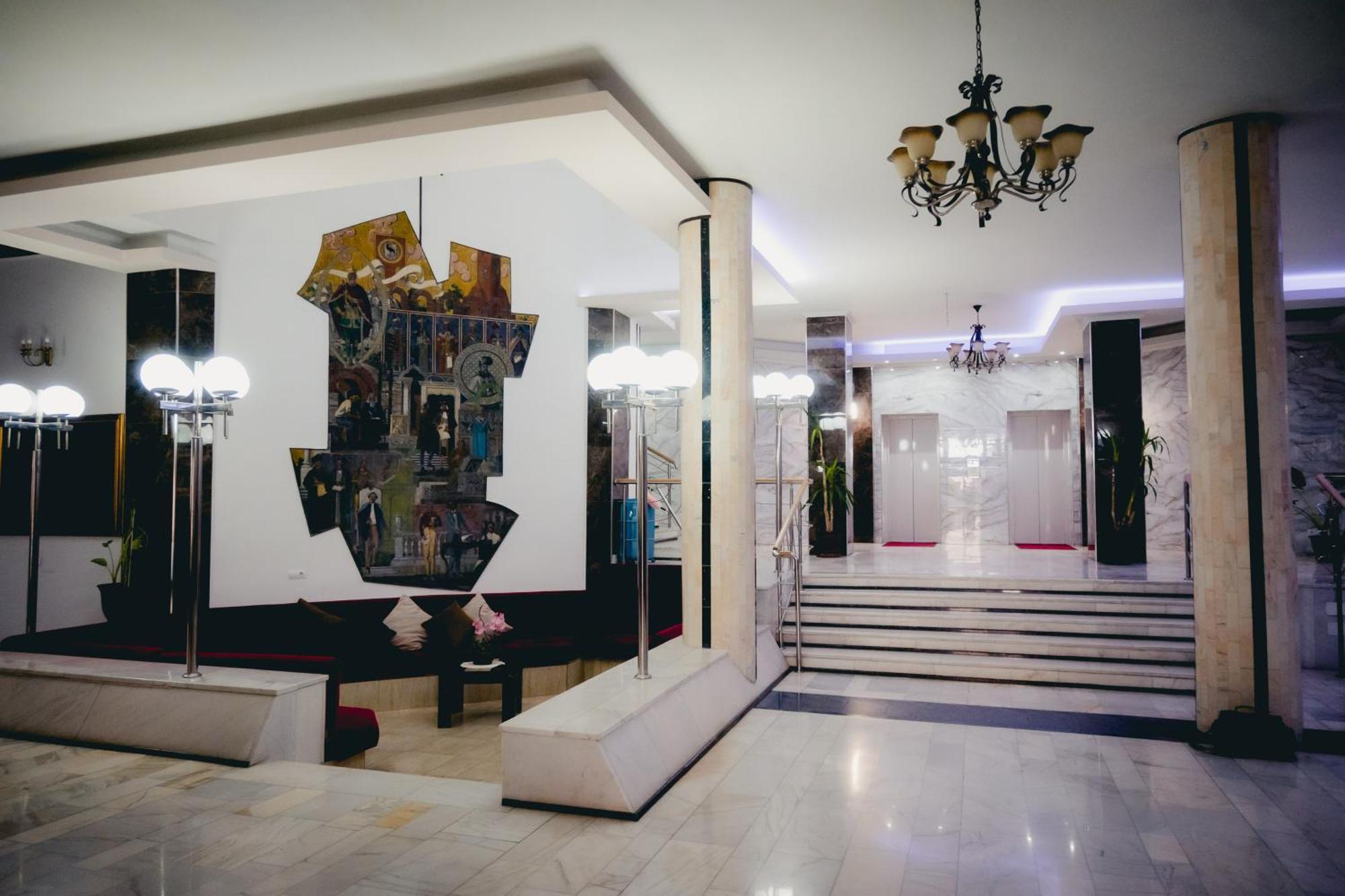 Hotel Valahia Търговище Екстериор снимка