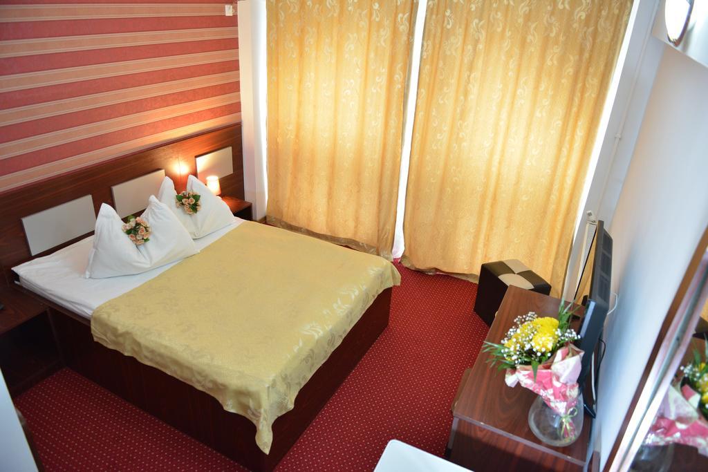 Hotel Valahia Търговище Екстериор снимка