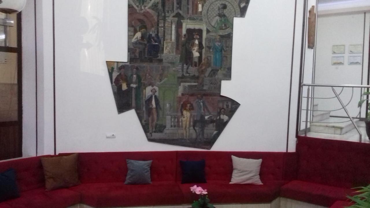 Hotel Valahia Търговище Екстериор снимка